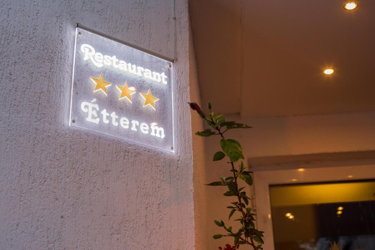 Hotel Park Sfantu Gheorghe Exterior foto