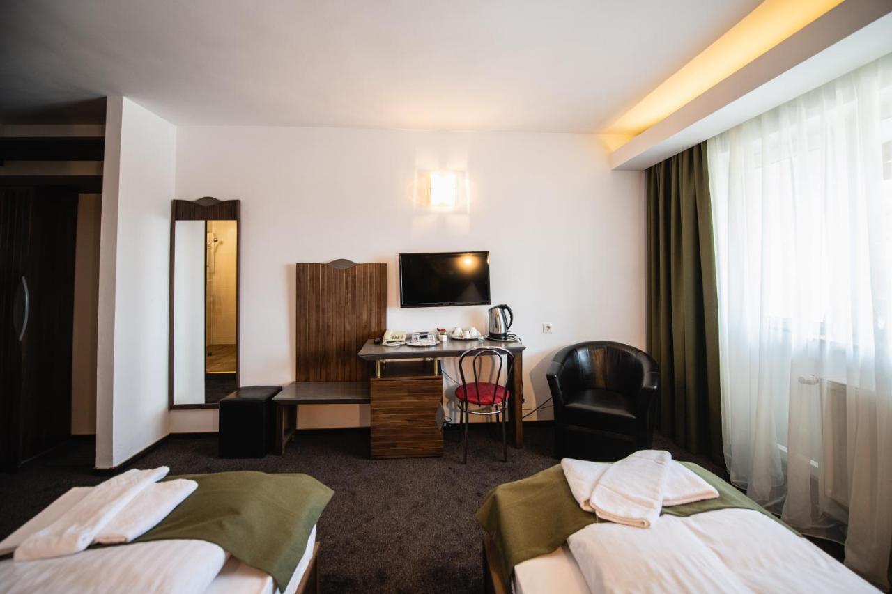 Hotel Park Sfantu Gheorghe Exterior foto
