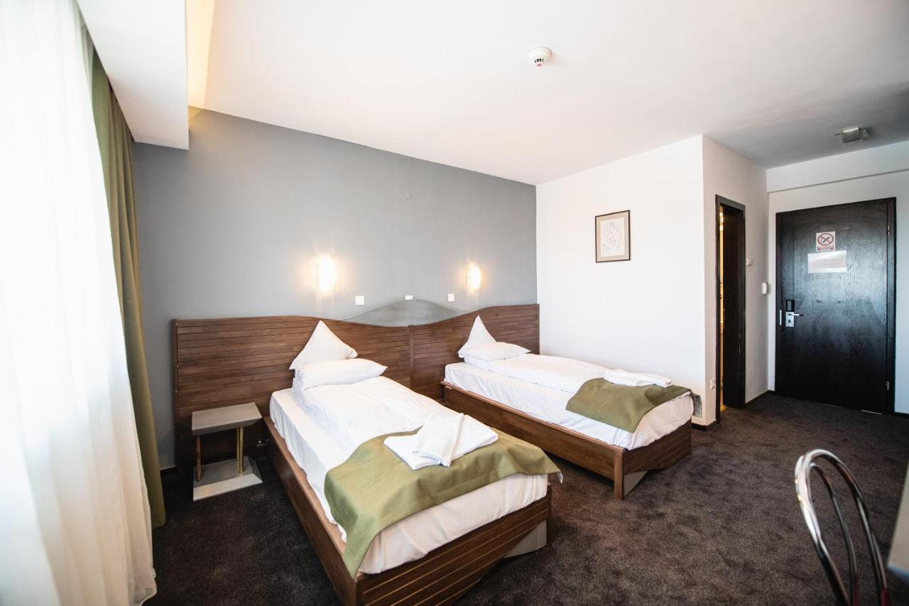 Hotel Park Sfantu Gheorghe Exterior foto